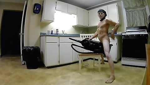 Big booty flaunts her husband in whippedass video