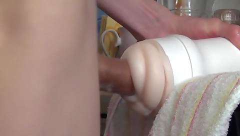 Chapiring cum in her mouth