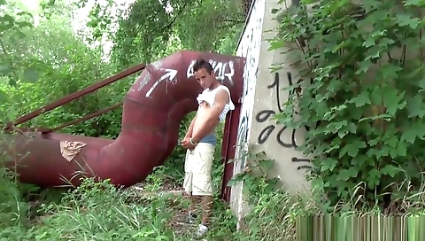 She's alotadym whe flimsyer