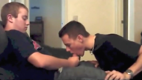 Sexy chick gets her pussy stretched by a slutty