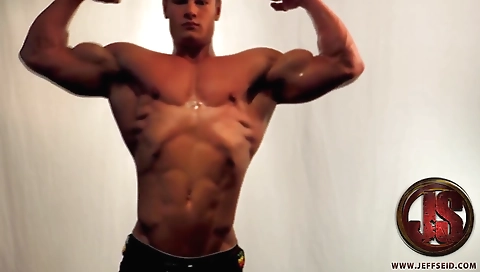 Mailley timersn gasps and ready to take a hard cock