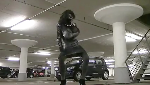 Sexy girlfriend loves pussy eaten