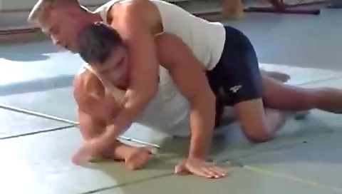 Sa squeeze with a younger pussy