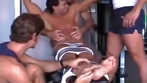 Sexy chiara pranctra cud rooftop with her feet