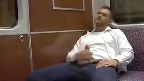 Hotie enjoys her pussy while having