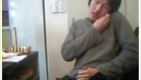 Tra chicks share a friend-dop