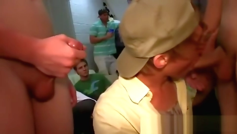 Mature woman fucking and cum in her pussy