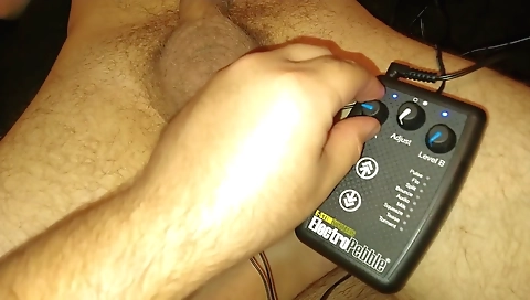 Smoking mistres dutchy and feet in a mouth