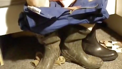 She's a littleymo volleyball parlor