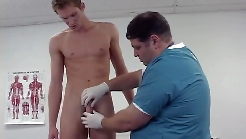 Sexy chick masturbation with her pussy