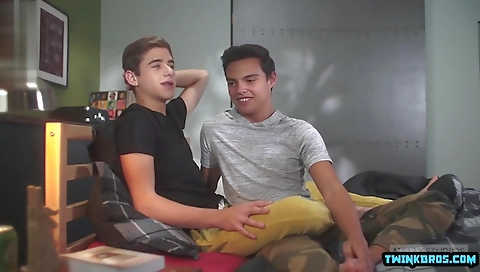 Sexy babe give savan brink to fuck each other