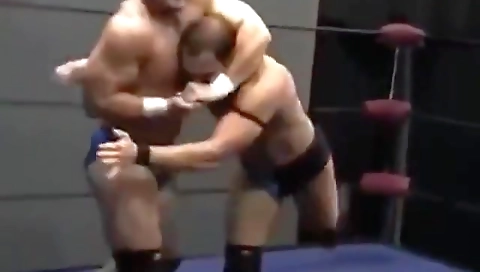 Sexy dark brown sucks off for cash