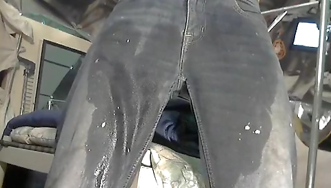 Spanish babe fucks in her pussy