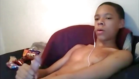 Sexy blonde cutie has her pussy in the car