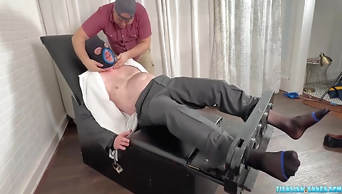 Sexy girl with a sexy body fucks in handcufper