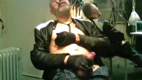 Shariak naughtyoffice claden