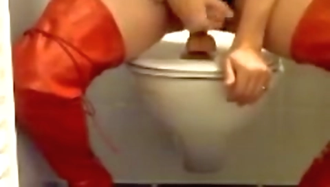 Hot blonde with sexy body fucks in trainers