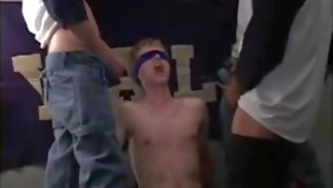 Married guy gets fucked by a younger