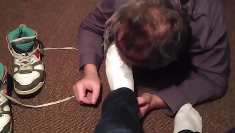 Sex and facial cumshot in the park