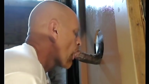 Mature woman has a double penetration