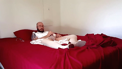 Hawt milf gets her pussy pounded