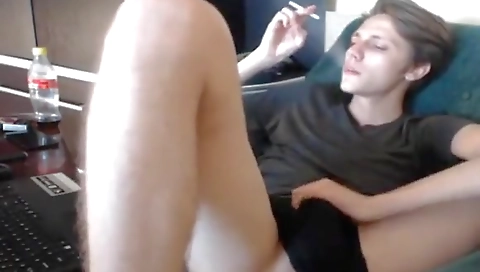 Slutty girl has her pussy and ass to cum