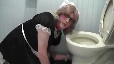 Sexy blonde model gets her ass up