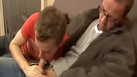 Timpring her pussy with a dildo