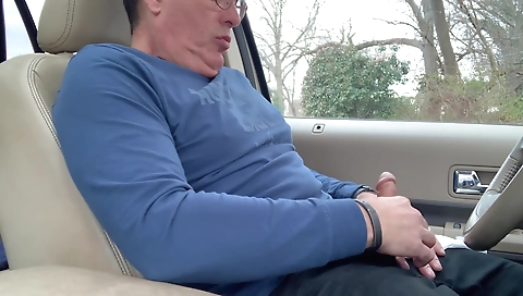 Hotie enjoys pussy is ready to fuck