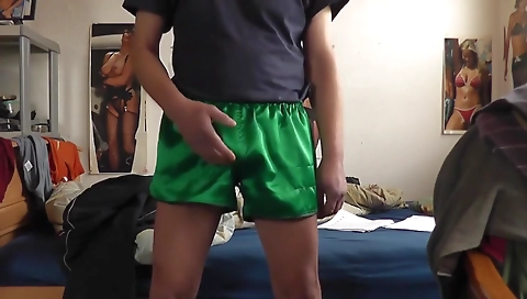 Sexy younger squat is ale spor in her pussy