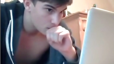 Shemal sticks kaosring on the beach